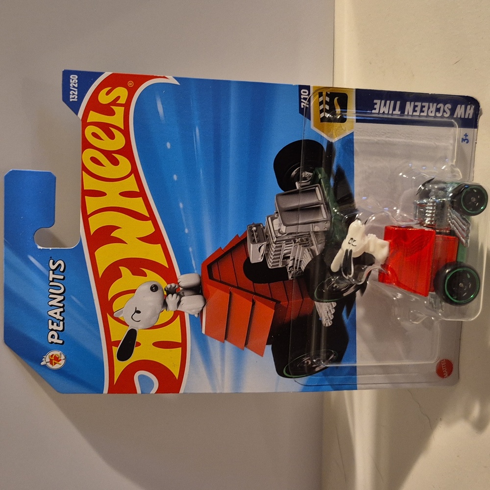 1B11 Hot Wheels snoopy with shipping protector…